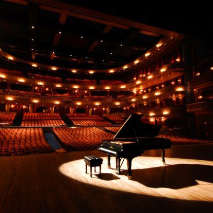 /news/journals3/steinway-sets-the-stage